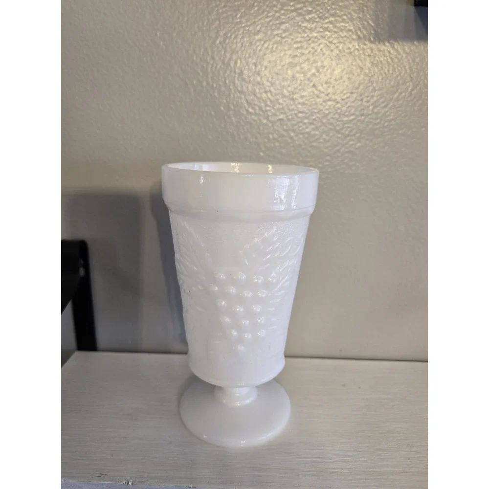 Anchor Hocking Harvest Grape Pattern‎ Milk Glass Goblet